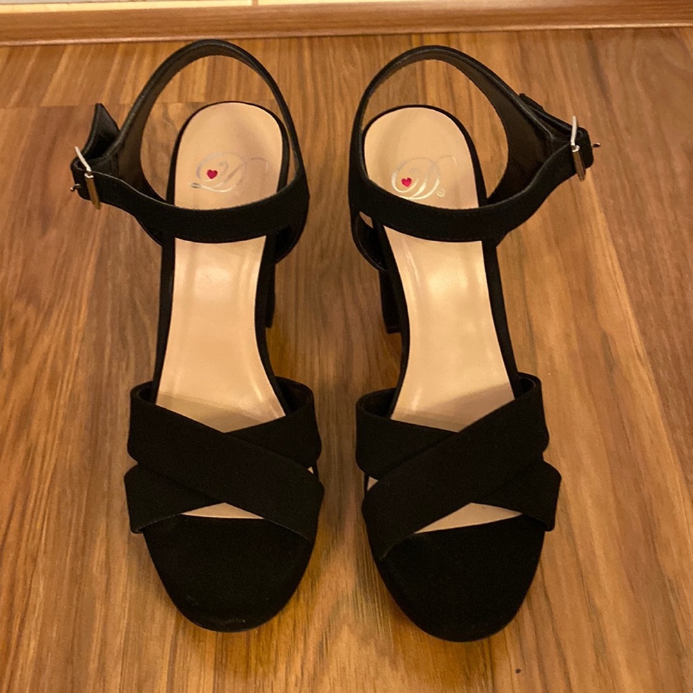 Black suede delicious shoes size 6.5